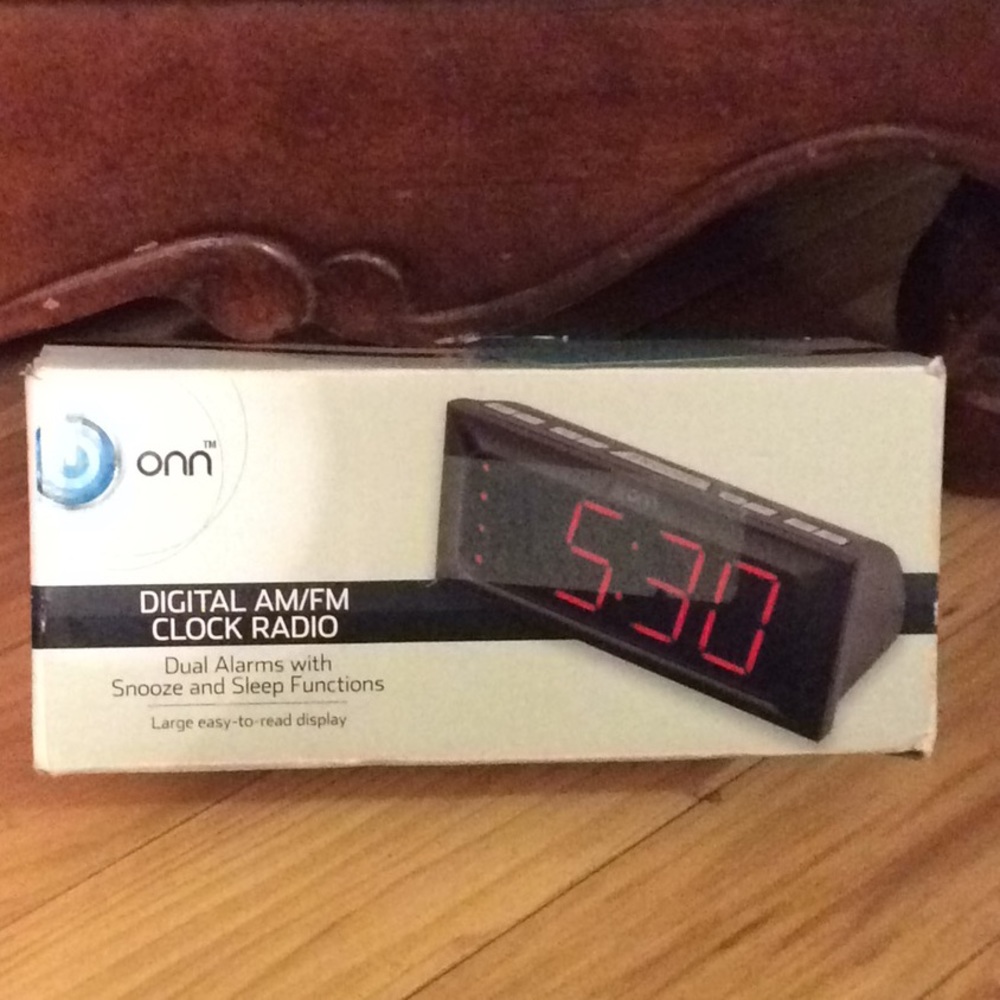 Onn Digital Am./FM clock radio Snooze ,sleep  Functions duel alarms new